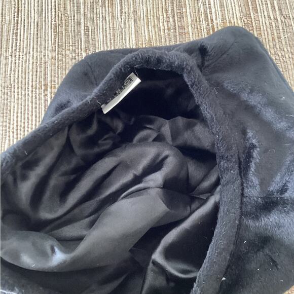 Y2K Black Beret Chic Hat Barbiecore With Feather Pom Pom - Picture 4 of 5